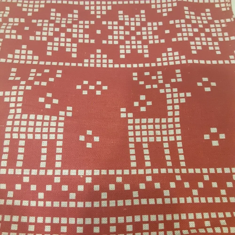 Hallmark Christmas Table Runner Reindeer /Snowflakes 12